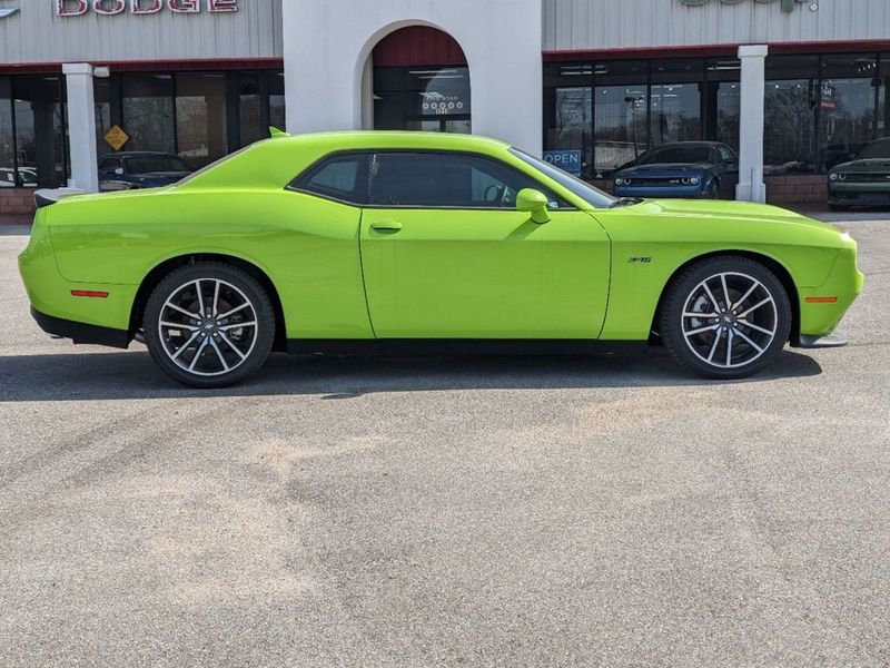 2023 Dodge Challenger R/T in a Sublime Metallic Clear Coat exterior color and Blackinterior. Johnson Dodge 601-693-6343 pixelmotiondemo.com 