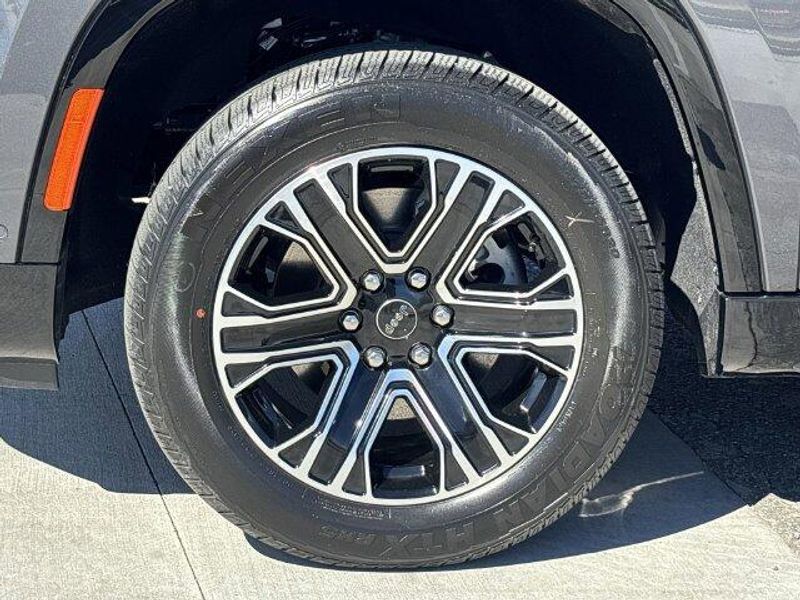 2026 Jeep Grand Wagoneer 4x4Image 10