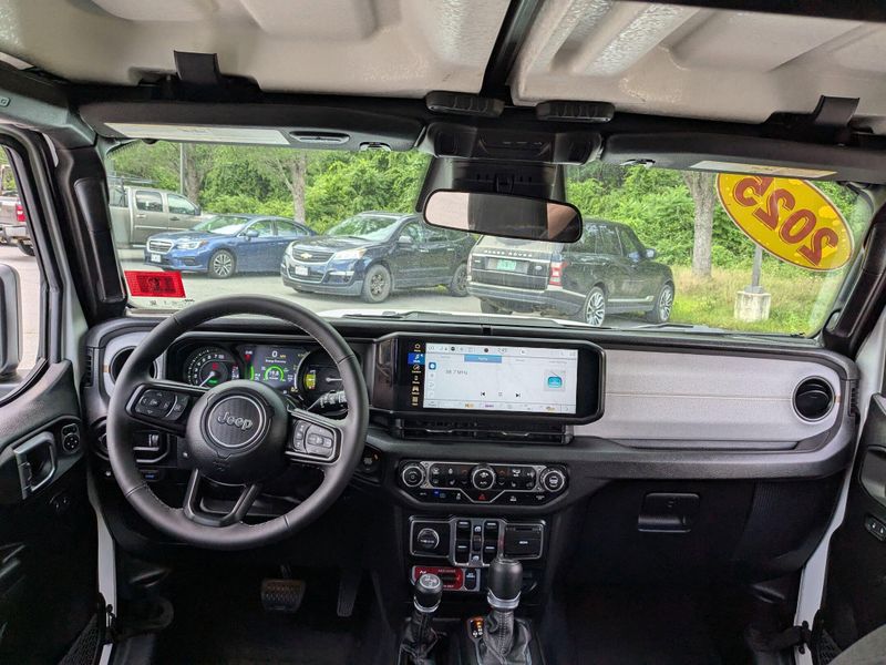 2025 Jeep Wrangler 4xe Willys photo 25