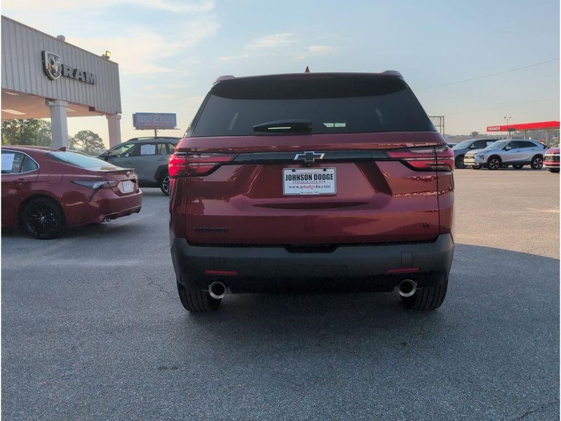 Used 2023 Chevrolet Traverse LT ClothImage 4
