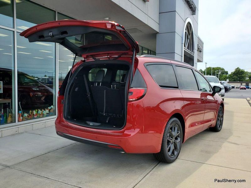 New 2025 Chrysler Pacifica LimitedImage 11