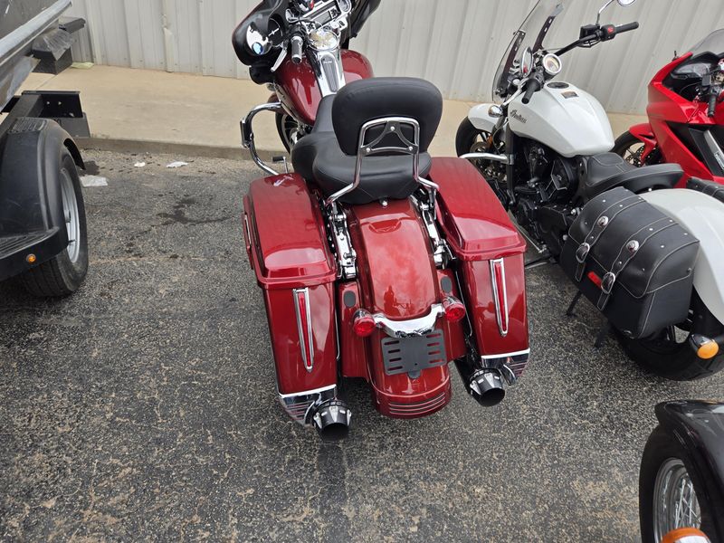 USED 2010 HARLEY STREET GLIDE Image 6
