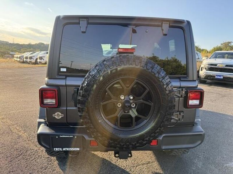 2024 Jeep Wrangler Willys photo 13