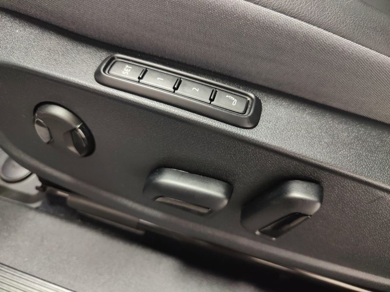 Used 2023 Volkswagen ID.4 Pro S Glass Roof 82kw Long RangeImage 17