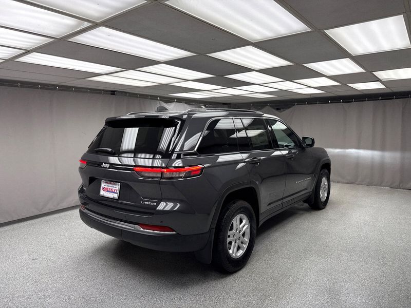 New 2025 Jeep Grand Cherokee Laredo 4x4Image 3