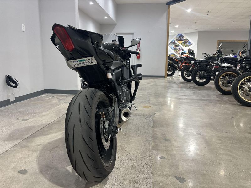 Used 2025 Yamaha YZF-R7 Image 18