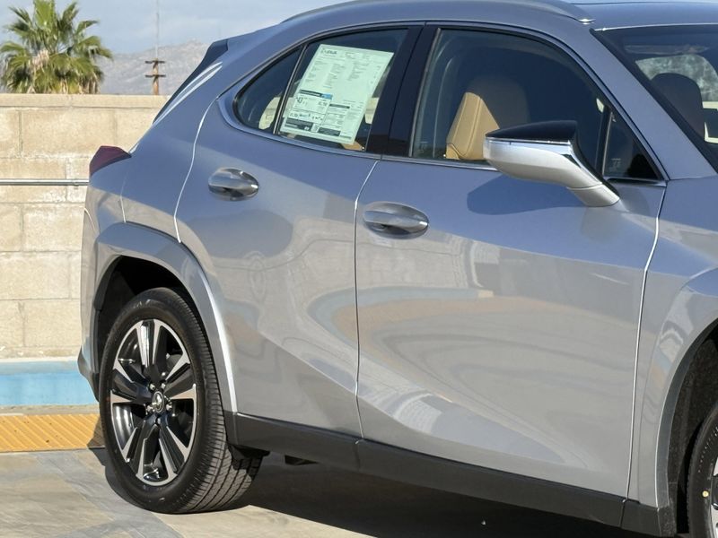 New 2026 Lexus UX 300h PremiumImage 5