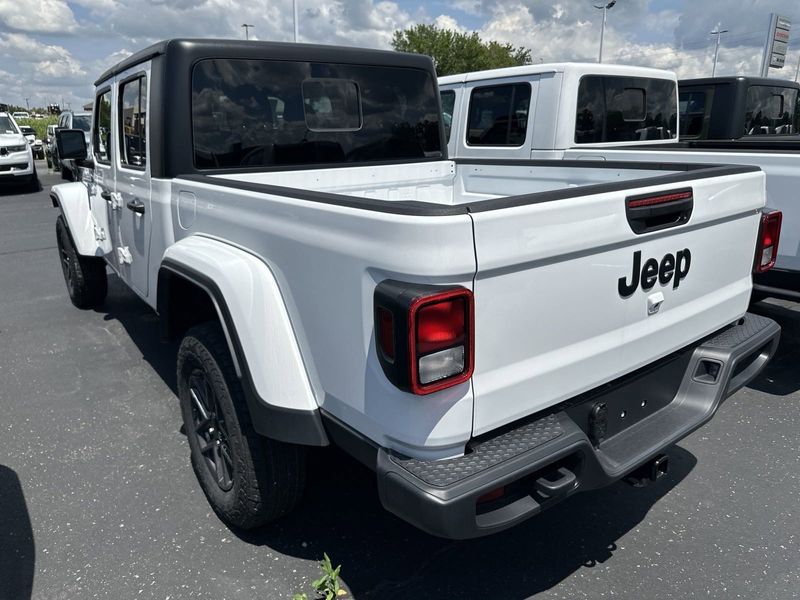 2024 Jeep Gladiator Sport S 4x4Image 13