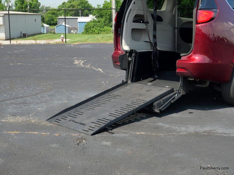 Used 2023 Chrysler Voyager LXImage 13