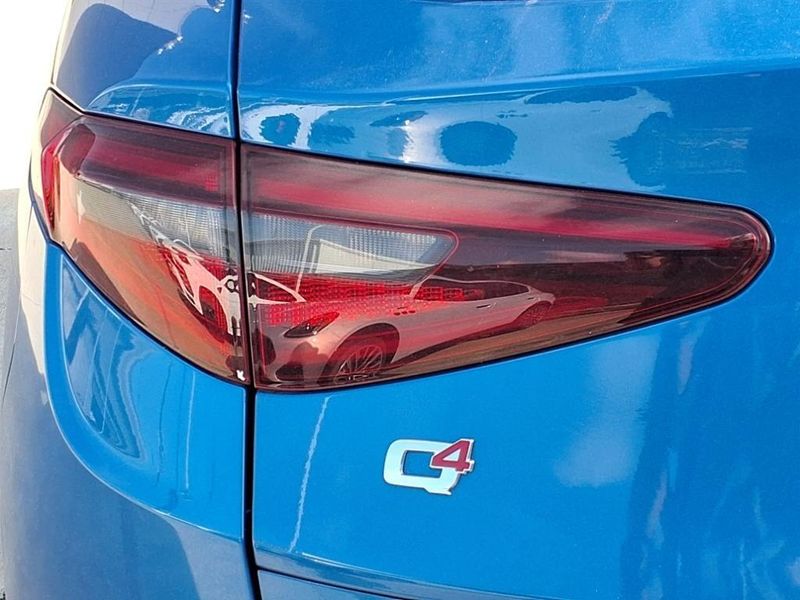 Used 2022 Alfa Romeo Stelvio VeloceImage 16