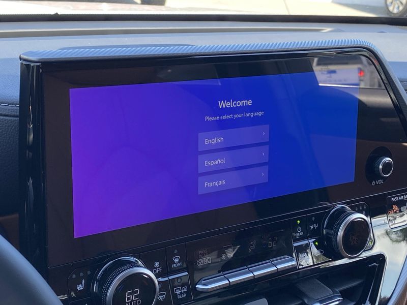 New 2025 Toyota Highlander Hybrid PlatinumImage 15