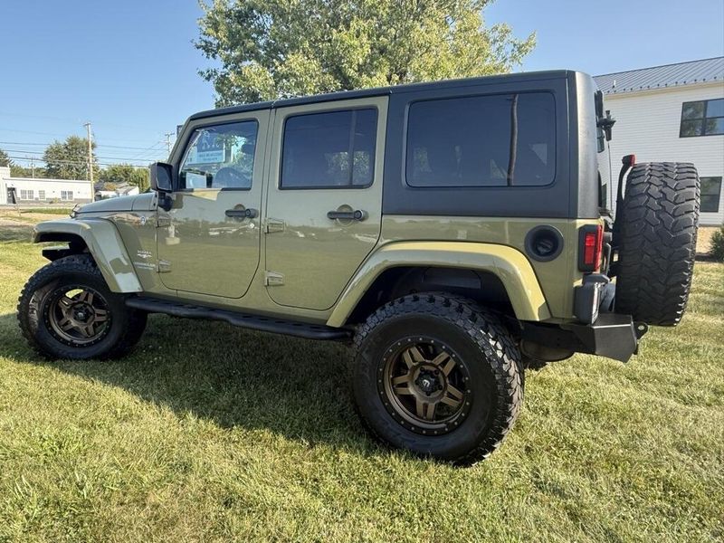 2013 Jeep Wrangler Unlimited Sahara photo 5