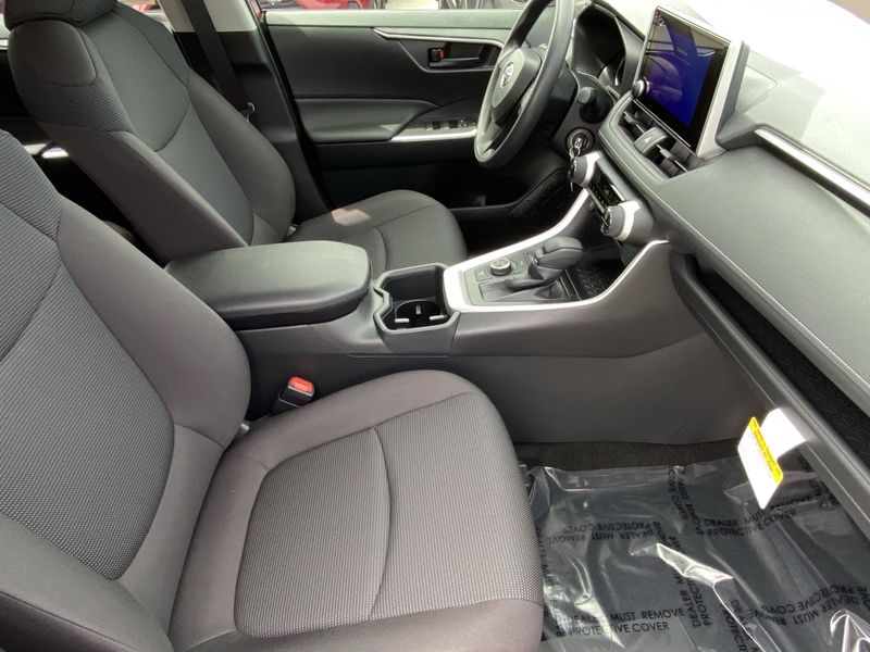 New 2025 Toyota RAV4 Hybrid LEImage 10