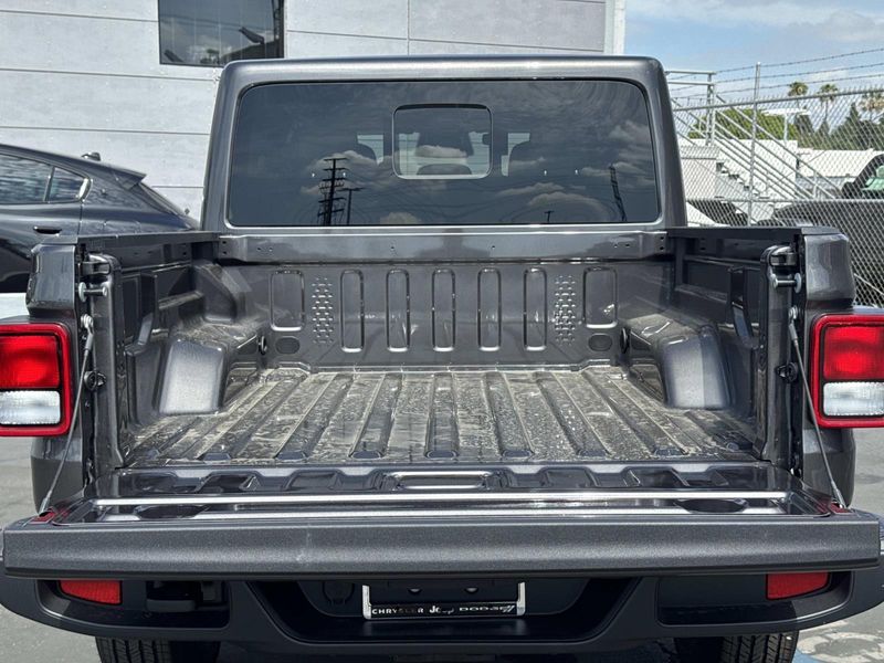 New 2026 Jeep Gladiator Sport S 4x4
