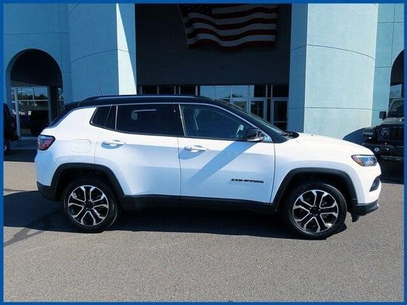 2022 Jeep Compass LimitedImage 2