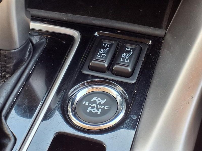 2024 Mitsubishi Eclipse Cross SE photo 8