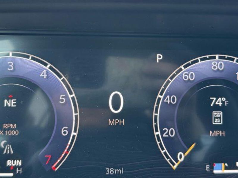 New 2026 Jeep Grand Cherokee L Limited Reserve 4x4Image 18