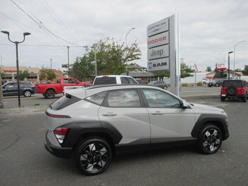 Used 2024 Hyundai Kona SELImage 6