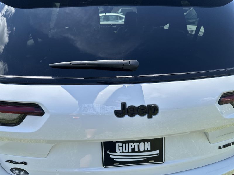 New 2025 Jeep Grand Cherokee L Limited 4x4Image 9