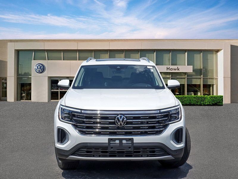 2024 Volkswagen Atlas SEL photo 4