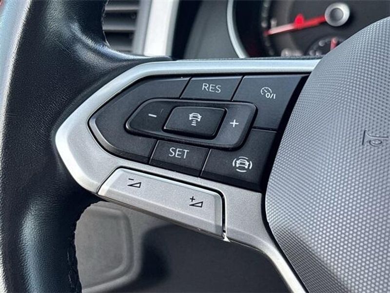 Used 2020 Volkswagen Atlas Cross Sport 2.0T SE w/TechnologyImage 23