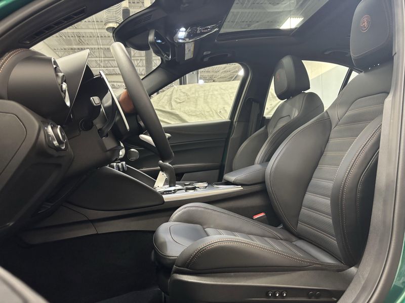 New 2025 Alfa Romeo Giulia Intensa AwdImage 5