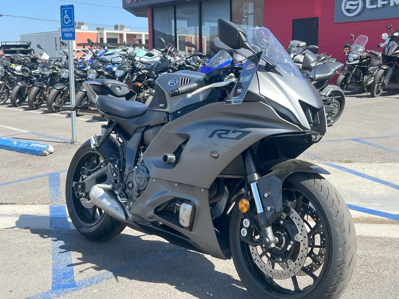 2024 Yamaha YZF-R7 Image 5