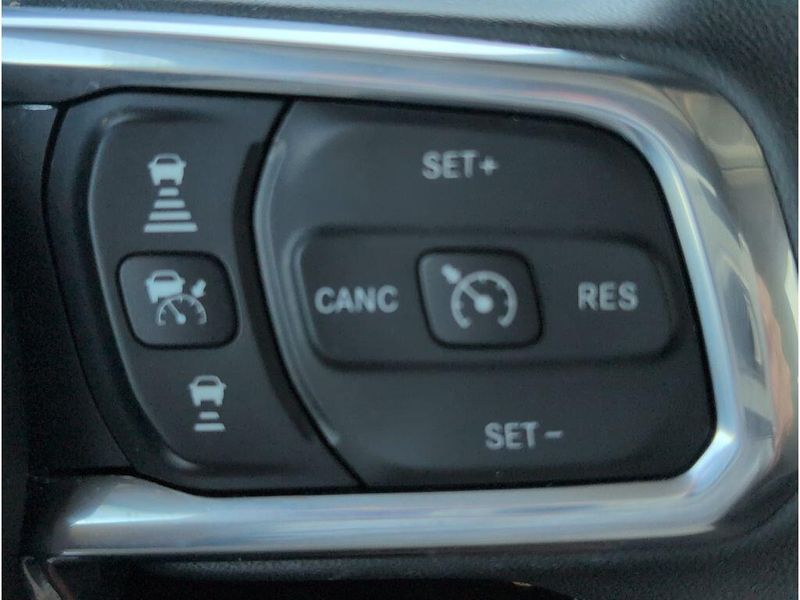 Used 2025 Jeep Wrangler SaharaImage 23