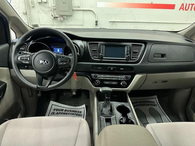 2021 Kia Sedona LXImage 24
