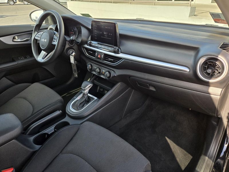 2022 Kia Forte LXS photo 25
