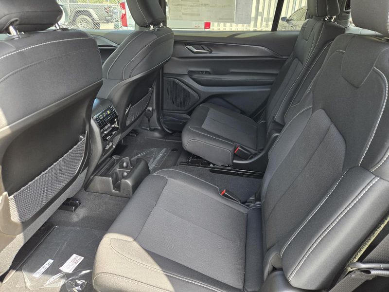 New 2026 Jeep Grand Cherokee L Laredo X 4x2