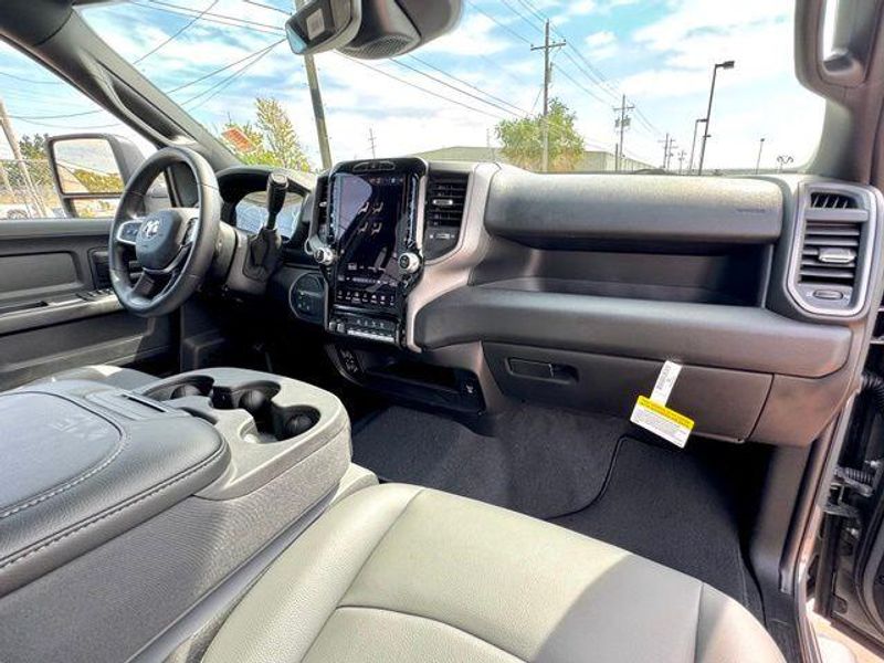 New 2027 RAM 3500 TradesmanImage 14