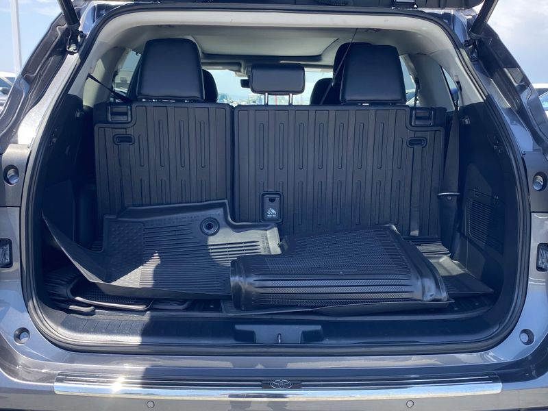 Used 2023 Toyota Highlander PlatinumImage 14