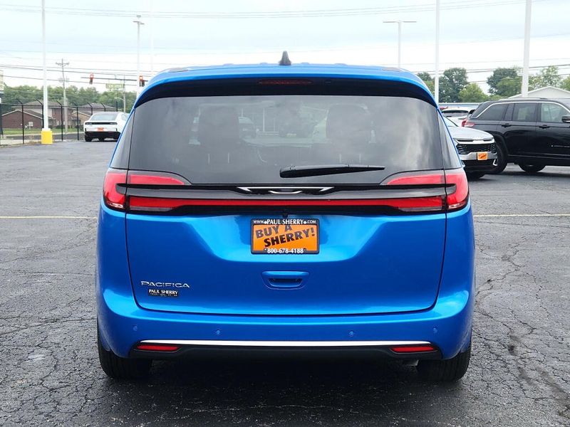 New 2027 Chrysler Pacifica Select
