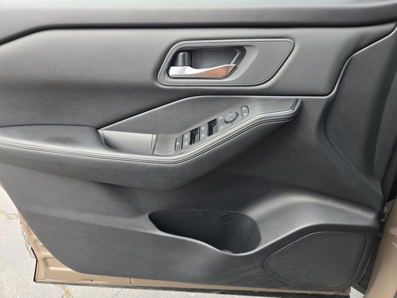 Used 2024 Nissan Rogue FWD SV