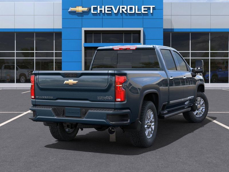 2025 Chevrolet Silverado 2500HD High CountryImage 4