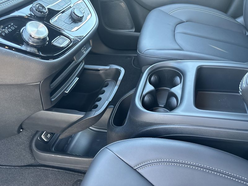 New 2026 Chrysler Pacifica SelectImage 33