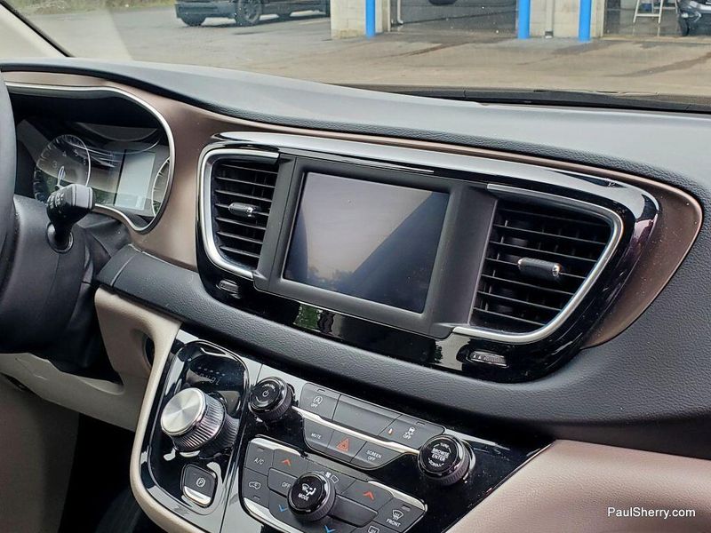 2023 Chrysler Voyager LXImage 27