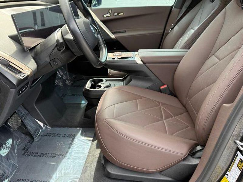 Used 2023 BMW iX xDrive50Image 18