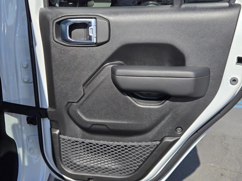 New 2026 Jeep Gladiator Mojave 4x4