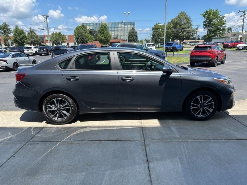 Used 2022 Kia Forte LXSImage 4