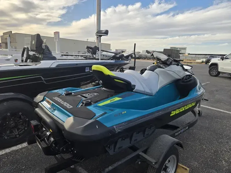 2025 SEADOO GTI SE 170 WITH SOUND SYSTEM IDF TEAL BLUE AND MANTA GREEN Image 13