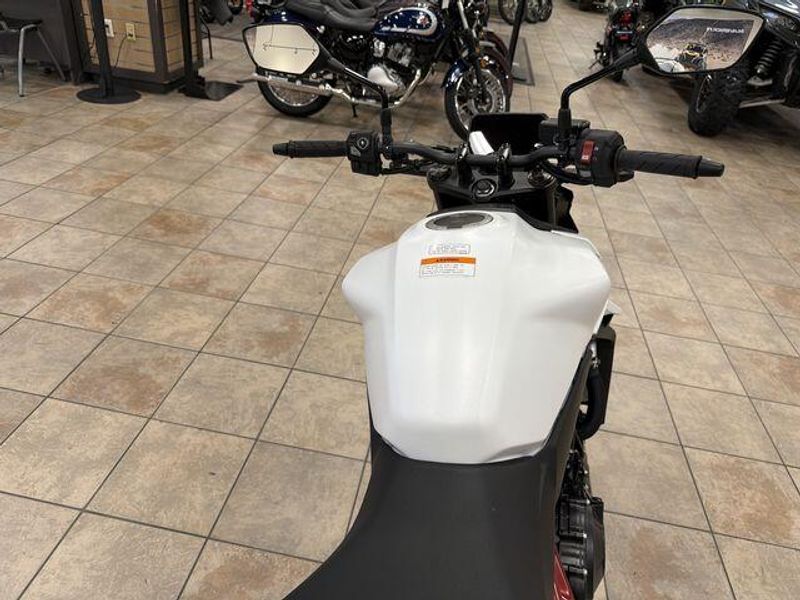 New 2025 Honda CB750 HORNET Image 22