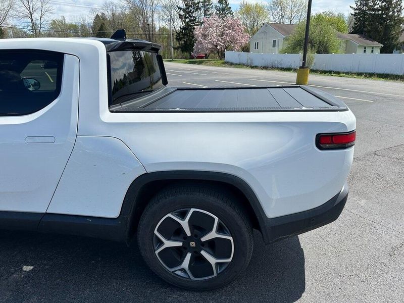 2022 Rivian R1T Adventure photo 17