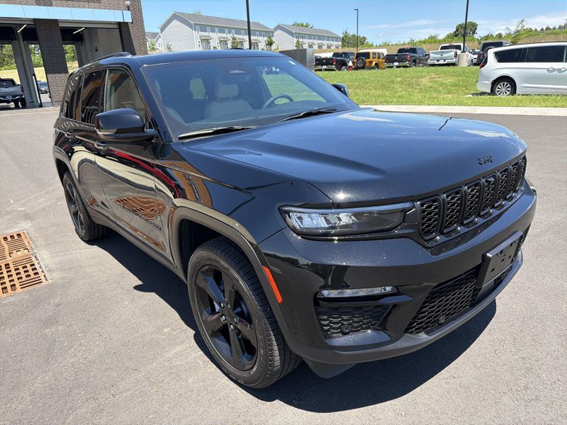 Used 2025 Jeep Grand Cherokee LimitedImage 4