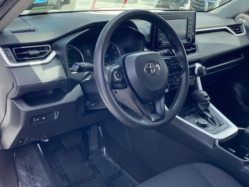 2022 Toyota RAV4 LEImage 17