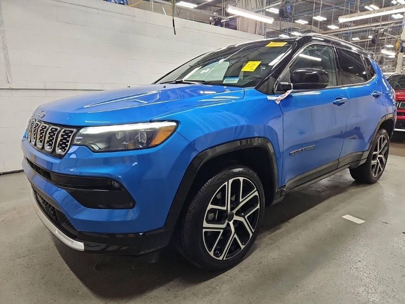 Used 2025 Jeep Compass Limited 4x4 4dr SUVImage 1