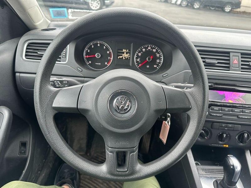 2014 Volkswagen Jetta 1.8T SEImage 2