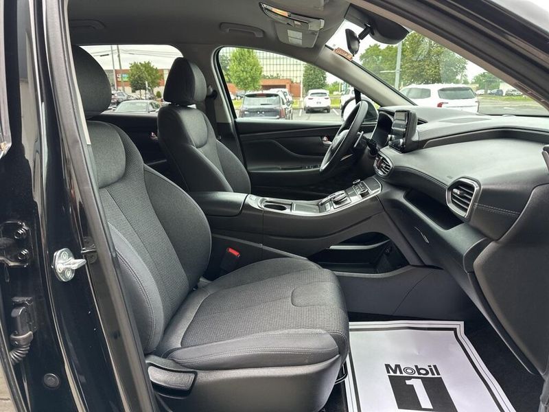 2022 Hyundai Santa Fe SELImage 16