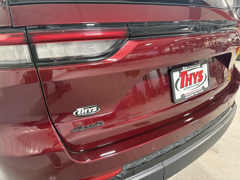 Used 2024 Jeep Grand Cherokee AltitudeImage 5